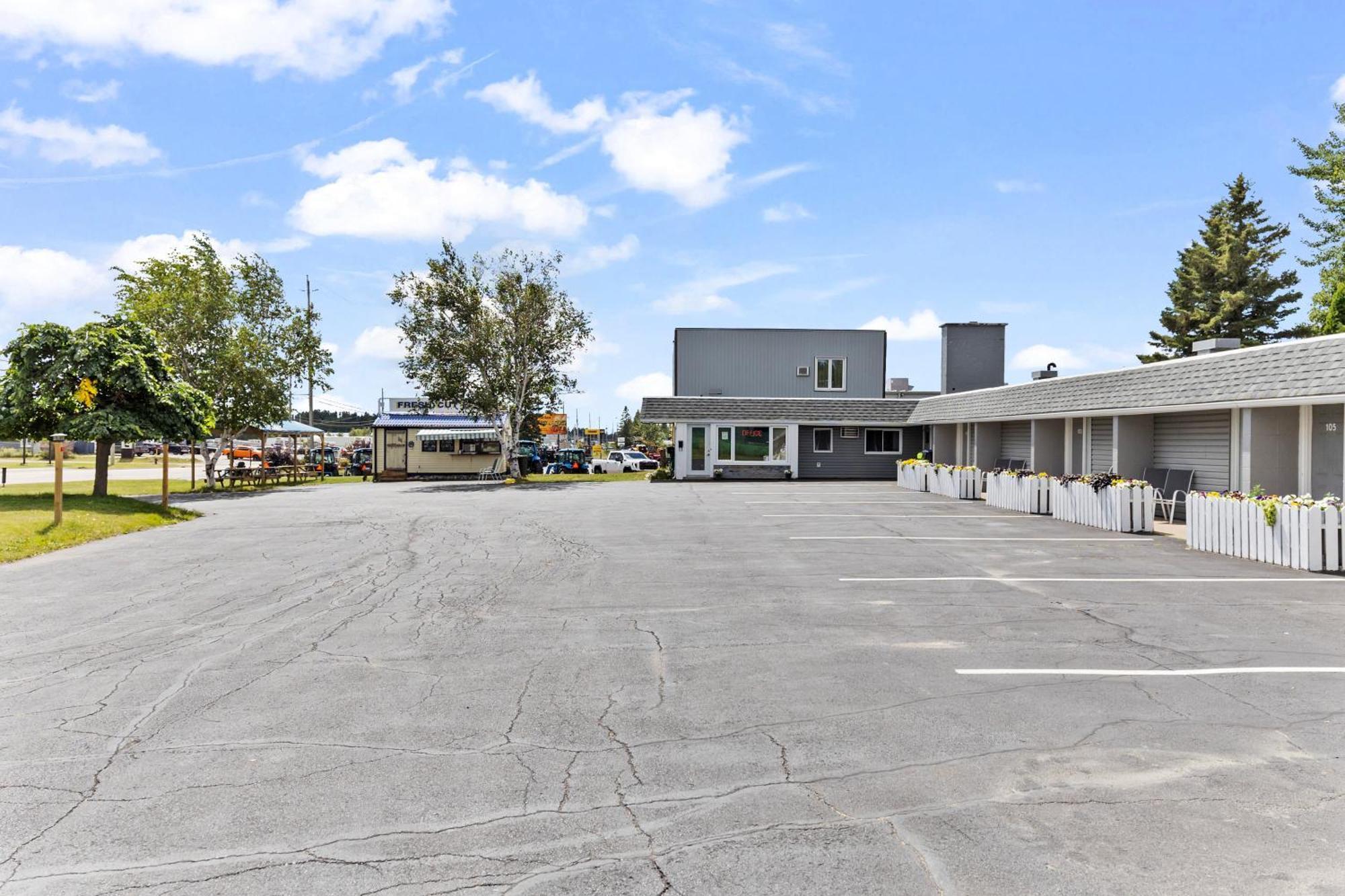 Ambassador Motel Sault Ste. Marie Dış mekan fotoğraf